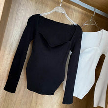 Indlæs billede til gallerivisning SWEETHEART NOTCH NECK SPLIT HEM KNITTED TOP
