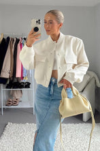 Lade das Bild in den Galerie-Viewer, CROPPED BOMBER OVERSIZE JACKET
