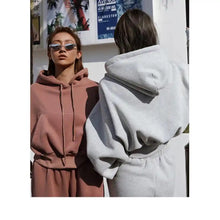 Lade das Bild in den Galerie-Viewer, OVERSIZED KNIT CROPPED HOODIE AND JOGGER SET
