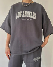 Lade das Bild in den Galerie-Viewer, SLOGAN OVERSIZED T-SHIRT AND JOGGER SET
