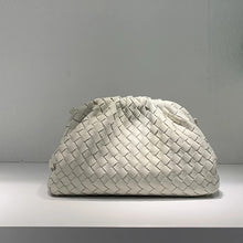 Lade das Bild in den Galerie-Viewer, The Cloud Clutch
